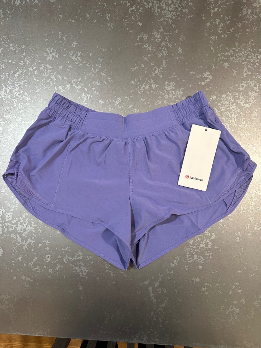Lululemon Lululemon Hotty Hot Low Rise Short 2.5" lined -